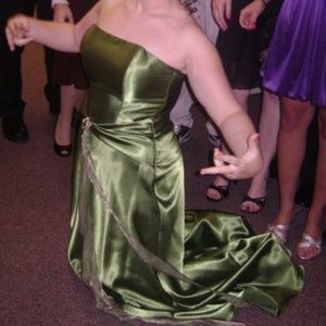 Jessica McClintock Emerald Green Dress